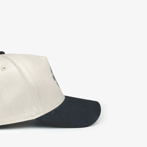 All We Need Blanco y Negro | Gorra Trucker